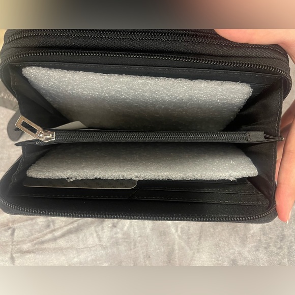 Hand painted Guess Wallet - Picture 5 of 5